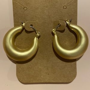 Matte goldfilled earrings in gold